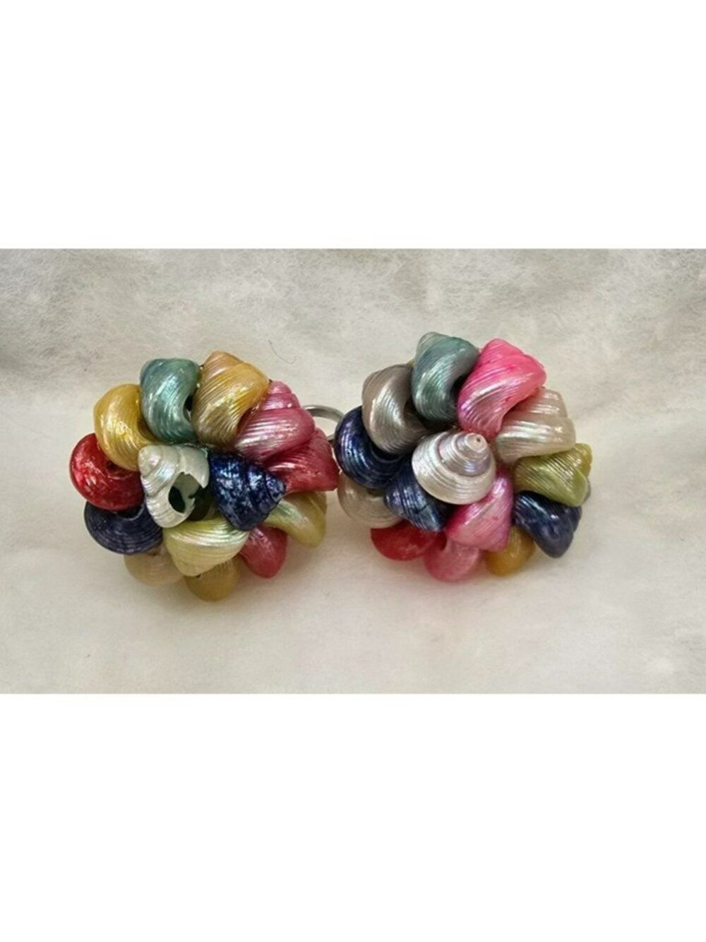 Vintage Shell Earrings Screw Back Multicolor Cluster Luau Hawaiian LI600